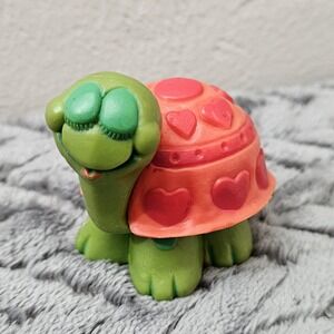 Vintage 1980 HALLMARK Merry Miniatures Valentine 2" Green & Red TURTLE w/Hearts